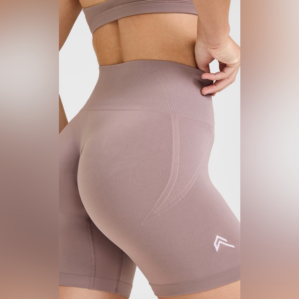 ONER ACTIVE DUSTY PURPLE EFFORTLESSLIFT™ SEAMLESS SHORTS WITH WHITE LOGO